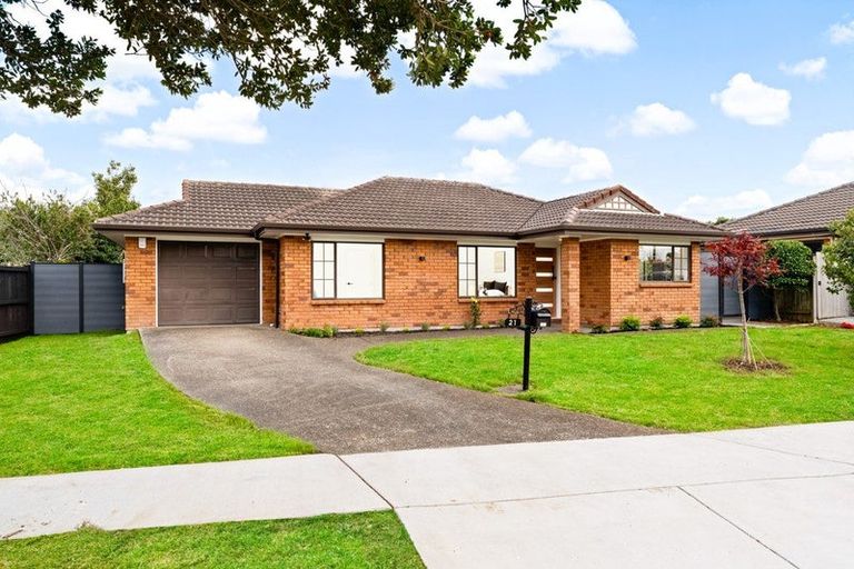 Photo of property in 21 Sandwick Drive, Weymouth, Auckland, 2103