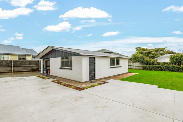 Photo of property in 254 Lake Terrace Road, Shirley, Christchurch, 8061