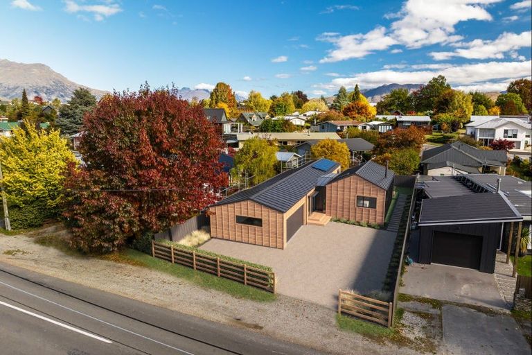 Photo of property in 38 Centennial Avenue, Arrowtown, 9302