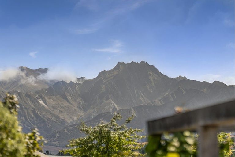 Photo of property in 22 Robrosa Street, Wanaka, 9305