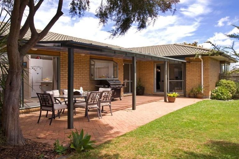 Photo of property in 66 Bob Charles Drive, Golflands, Auckland, 2013