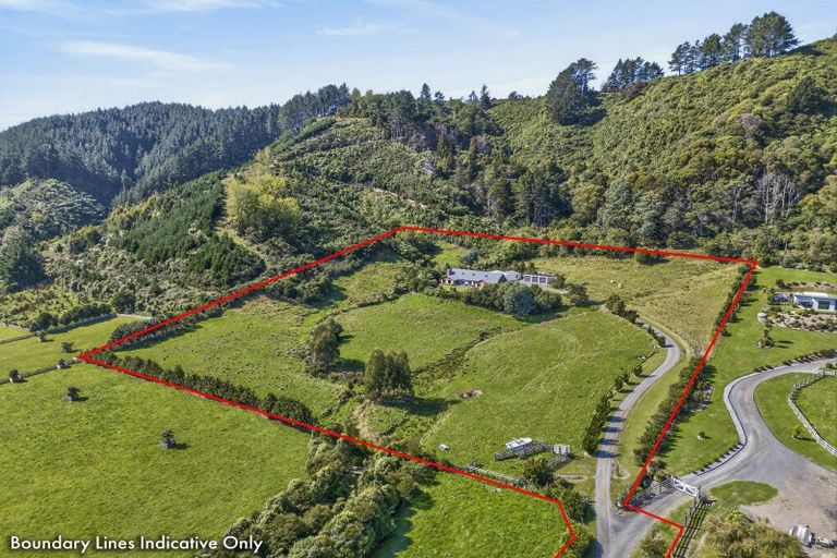 Photo of property in 25 Hanawera Ridge Road, Manakau, Otaki, 5583