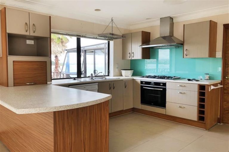 Photo of property in 10 Gigi Place, Conifer Grove, Takanini, 2112