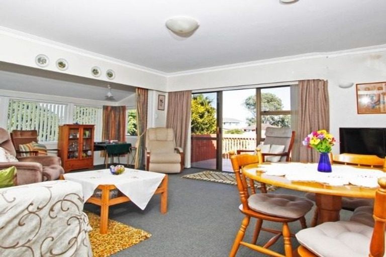 Photo of property in 2/9 Roseburn Place, Pakuranga, Auckland, 2010