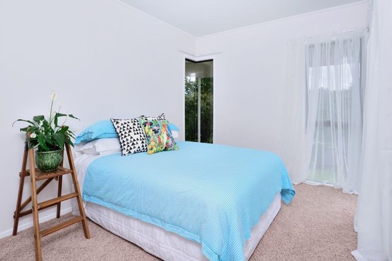 Photo of property in 56 Pemberton Avenue, Bayview, Auckland, 0629