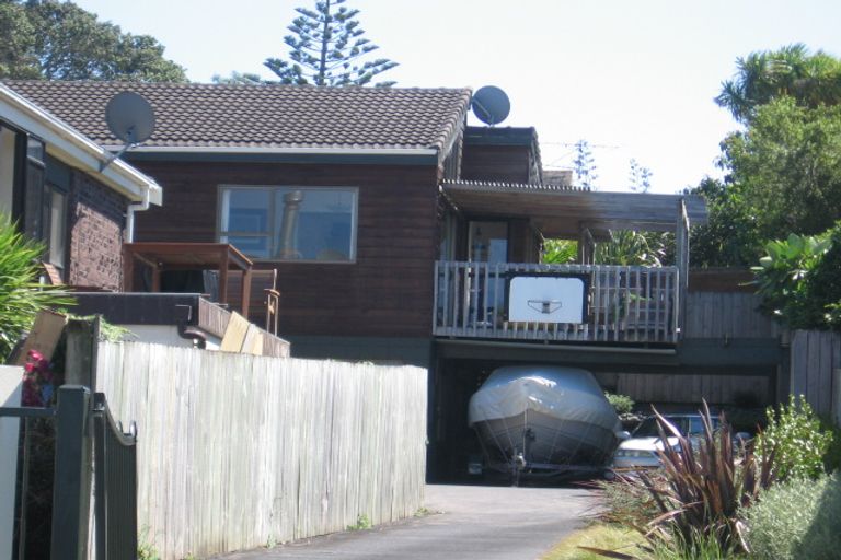 Photo of property in 2/12 Brighton Terrace, Murrays Bay, Auckland, 0630