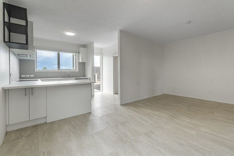 Photo of property in 1/86 Sylvan Avenue, Northcote, Auckland, 0627