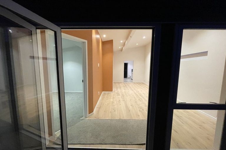 Photo of property in 8 September Place, Forrest Hill, Auckland, 0620