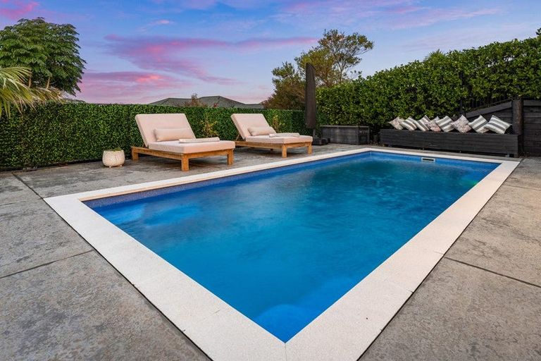 Photo of property in 24 Woodridge Drive, Stanmore Bay, Whangaparaoa, 0932