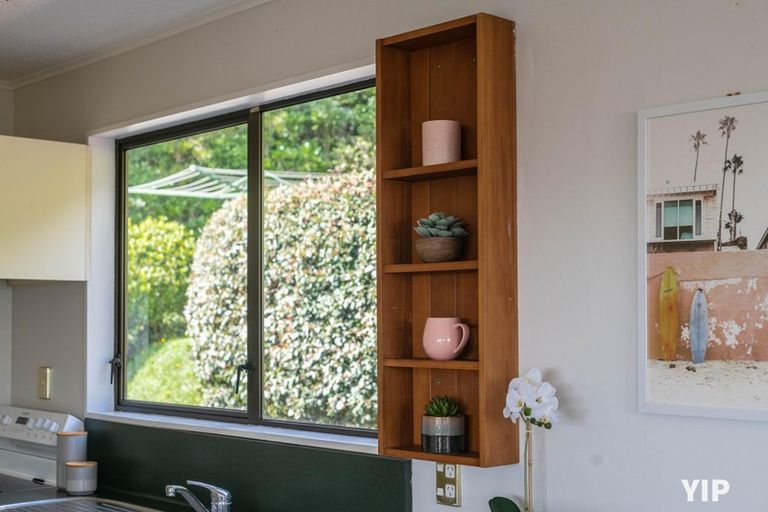 Photo of property in 44 Colchester Crescent, Newlands, Wellington, 6037