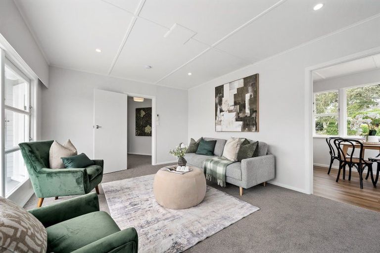 Photo of property in 5 Omega Street, Newlands, Wellington, 6037