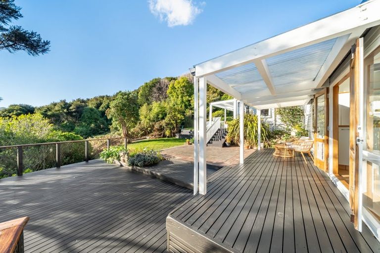 Photo of property in 92 Paekakariki Hill Road, Pauatahanui, Porirua, 5381