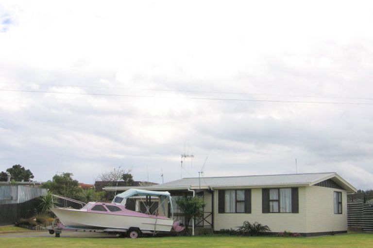 Photo of property in 5 Kent Terrace, Foxton Beach, Foxton, 4815