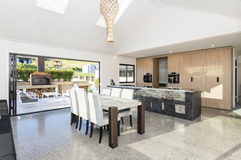 Photo of property in 82 Scarlys Way, Okitu, Gisborne, 4010