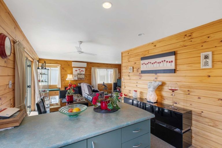 Photo of property in 97h Settlement Road, Papakura, 2110