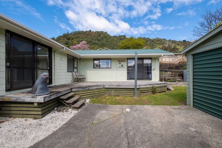 Photo of property in 63 York Street, Picton, 7220