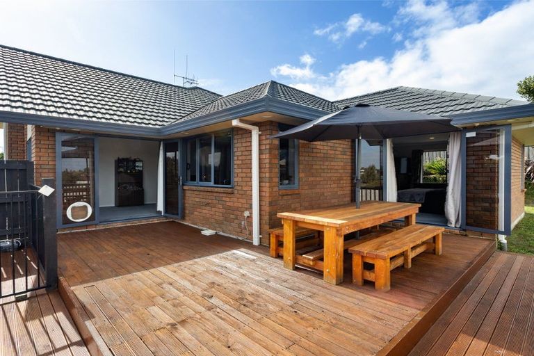 Photo of property in 1 Farnborough Drive, Nawton, Hamilton, 3200
