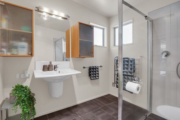 Photo of property in 2a Wouldbank Way, Welcome Bay, Tauranga, 3112