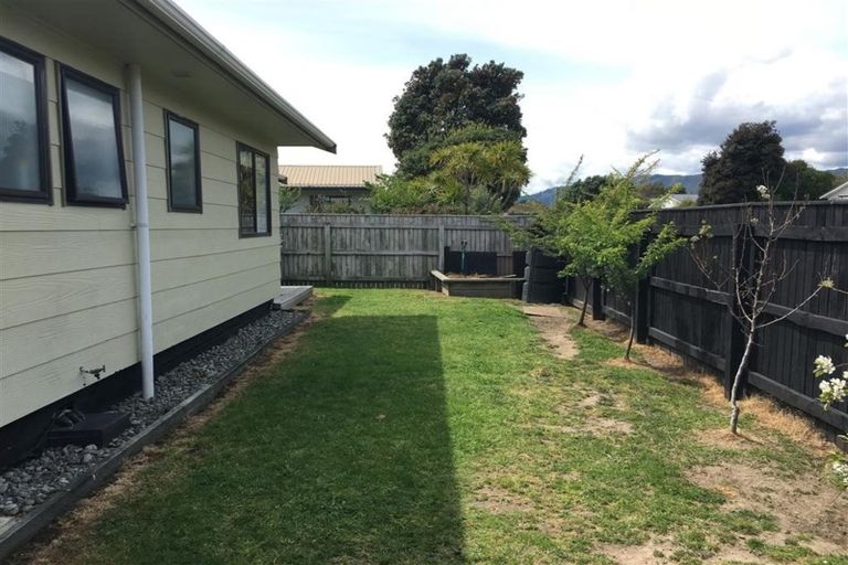 Photo of property in 97 Queens Road, Waikanae Beach, Waikanae, 5036