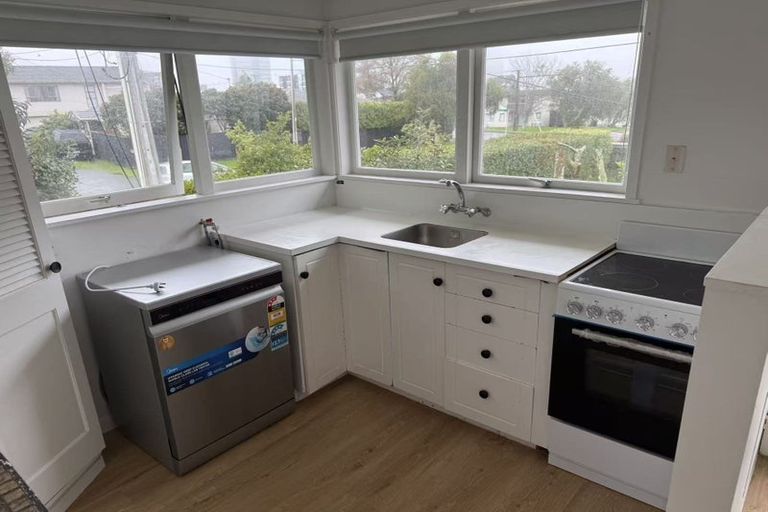 Photo of property in 2/16 Pupuke Road, Takapuna, Auckland, 0622