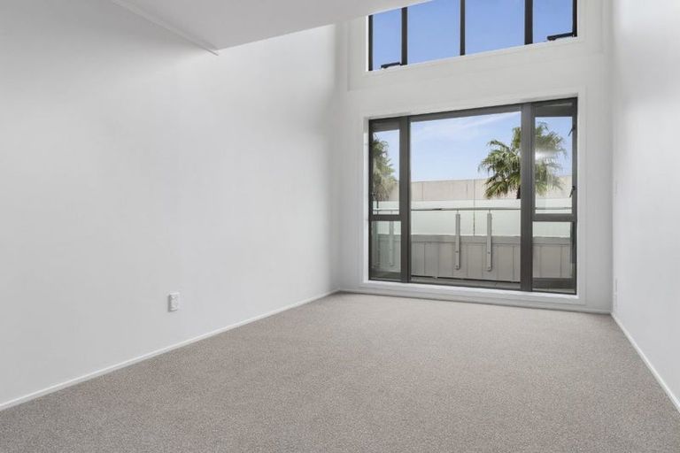 Photo of property in 10b/30 Westward Ho, Glen Eden, Auckland, 0602