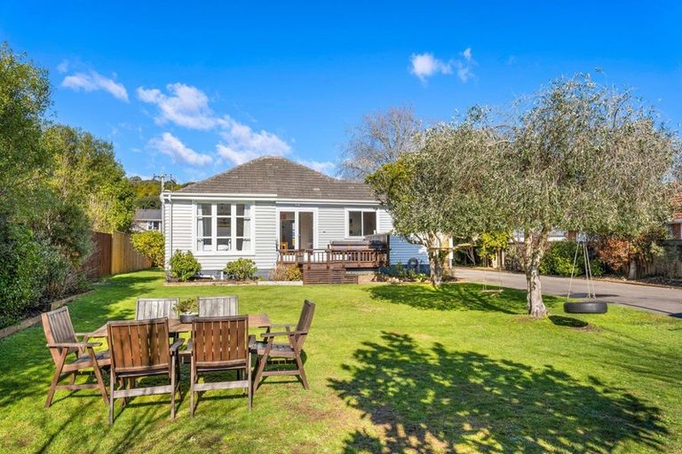 Photo of property in 32 Heretaunga Square, Silverstream, Upper Hutt, 5019