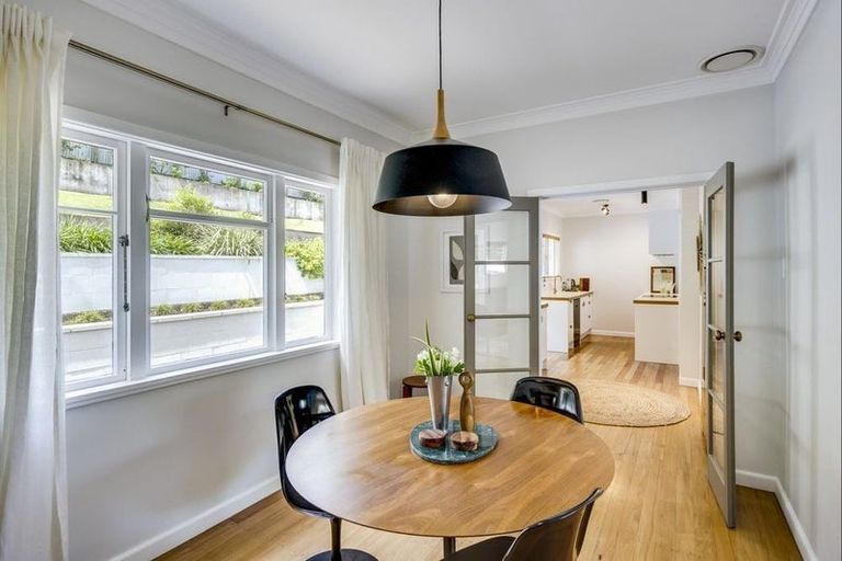 Photo of property in 5 Hooker Avenue, Hospital Hill, Napier, 4110