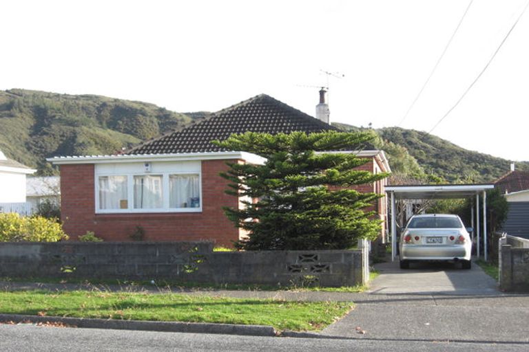 Photo of property in 3 Shearer Crescent, Naenae, Lower Hutt, 5011