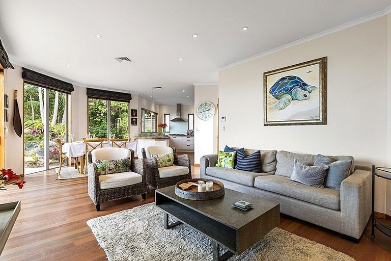 Photo of property in 24 Cliff Road, Torbay, Auckland, 0630
