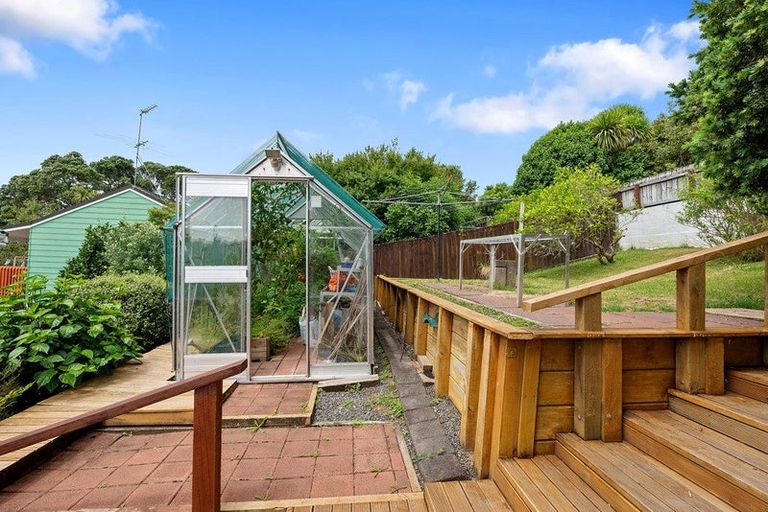 Photo of property in 26 Lingham Crescent, Torbay, Auckland, 0630