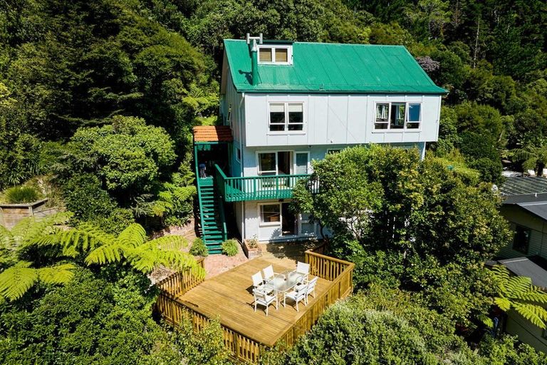 Photo of property in 55 Rona Street, Eastbourne, Lower Hutt, 5013
