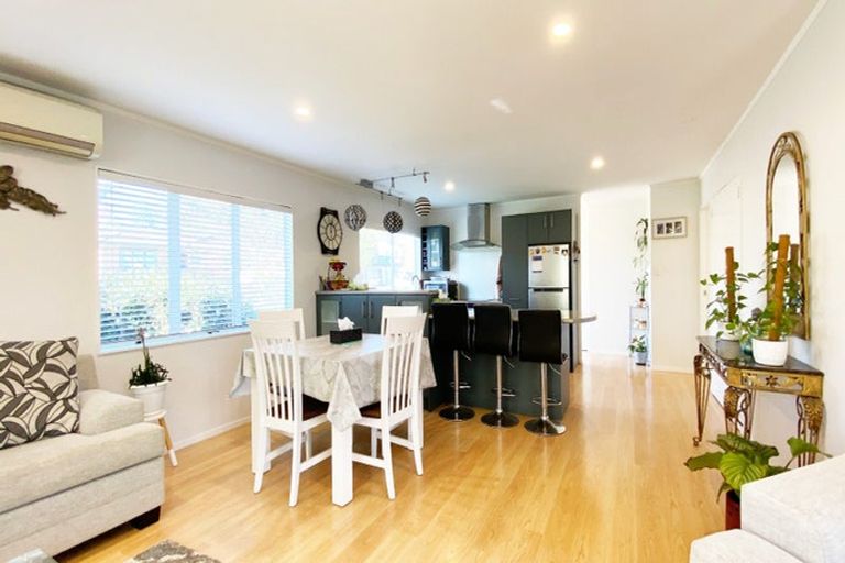 Photo of property in 60 De Quincey Terrace, Highland Park, Auckland, 2010