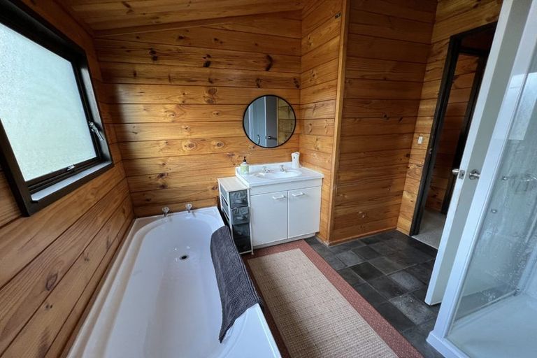 Photo of property in 9 Raphael Place, West Harbour, Auckland, 0618