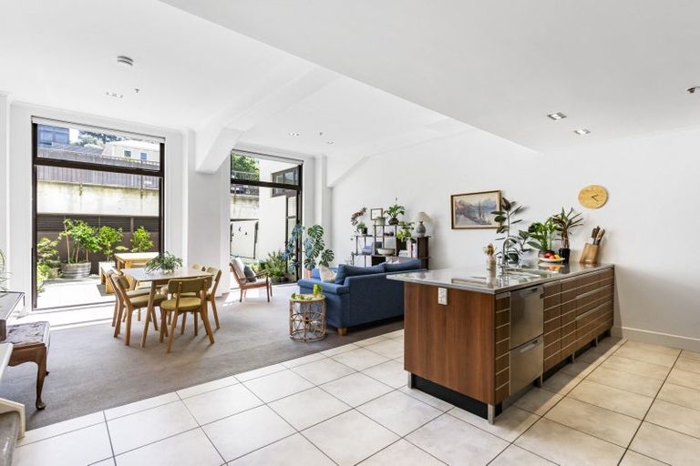 Photo of property in Augusta Apartments, 9/254 Willis Street, Te Aro, Wellington, 6011