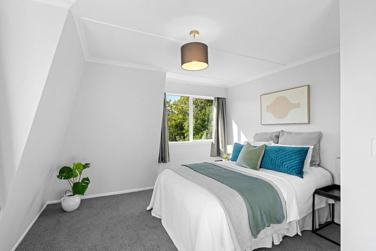 Photo of property in 75 Salford Street, Newlands, Wellington, 6037