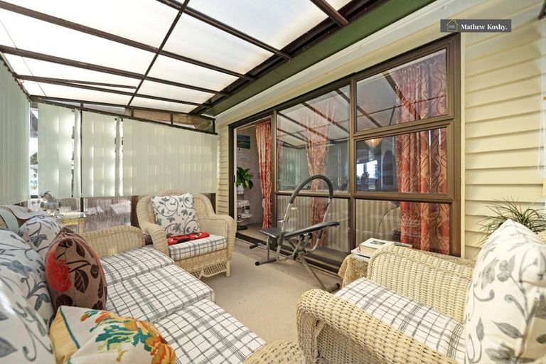 Photo of property in 17 Tiroroa Avenue, Te Atatu South, Auckland, 0610