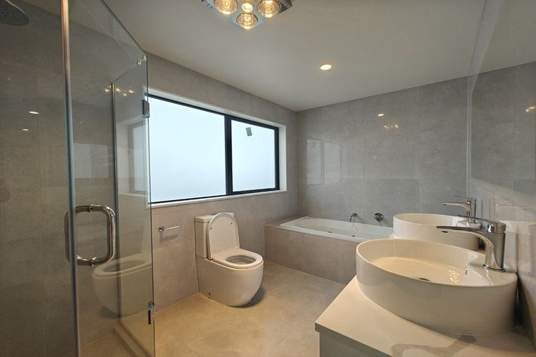 Photo of property in 70 Michael Bosher Way, Flat Bush, Auckland, 2019