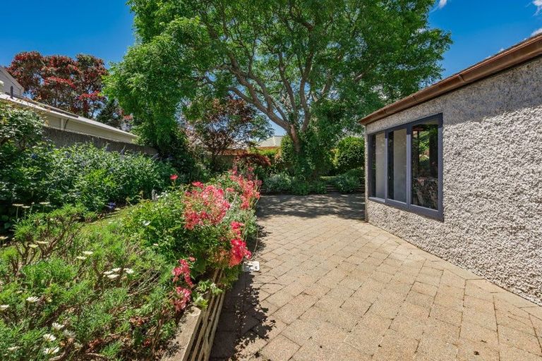 Photo of property in 11 Walnut Grove, Waikanae, 5036
