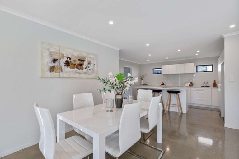 Photo of property in 30 Orchard Rise, Rosehill, Papakura, 2113