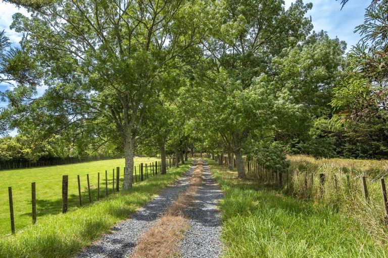 Photo of property in 116 Station Road, Kumeu, 0891