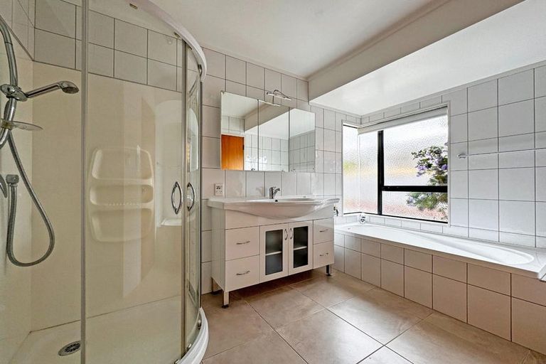 Photo of property in 1/12 Shakespeare Road, Milford, Auckland, 0620