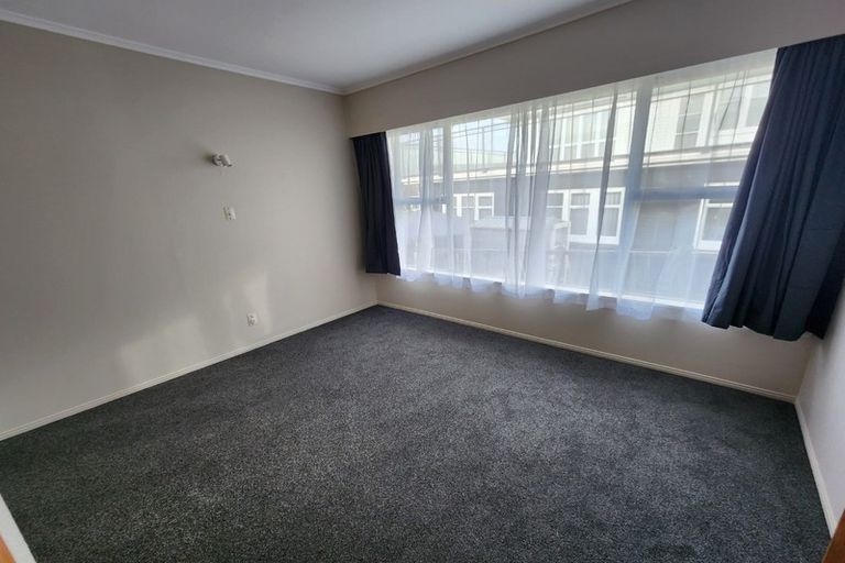 Photo of property in 8 Hillary Heights Avenue, Glendene, Auckland, 0602