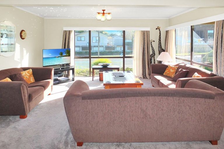 Photo of property in 38 Hennessy Street East, Foxton Beach, Foxton, 4815