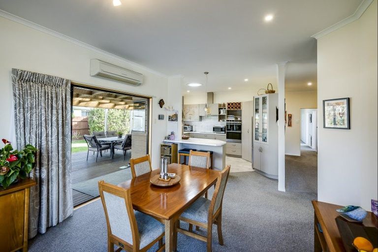 Photo of property in 104 Brookvale Road, Havelock North, 4130