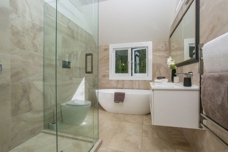 Photo of property in 21 Norwood Road, Bayswater, Auckland, 0622