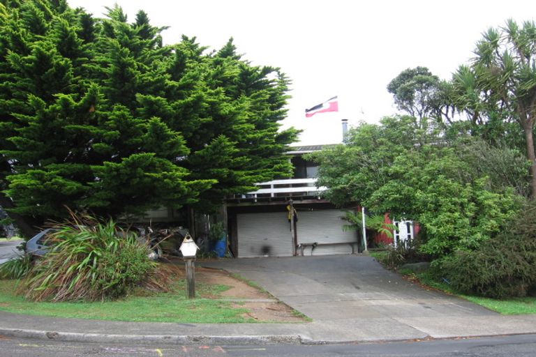 Photo of property in 1 Fitzpatrick Street, Newlands, Wellington, 6037