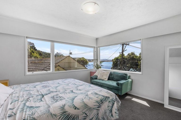 Photo of property in 318 Queens Drive, Lyall Bay, Wellington, 6022