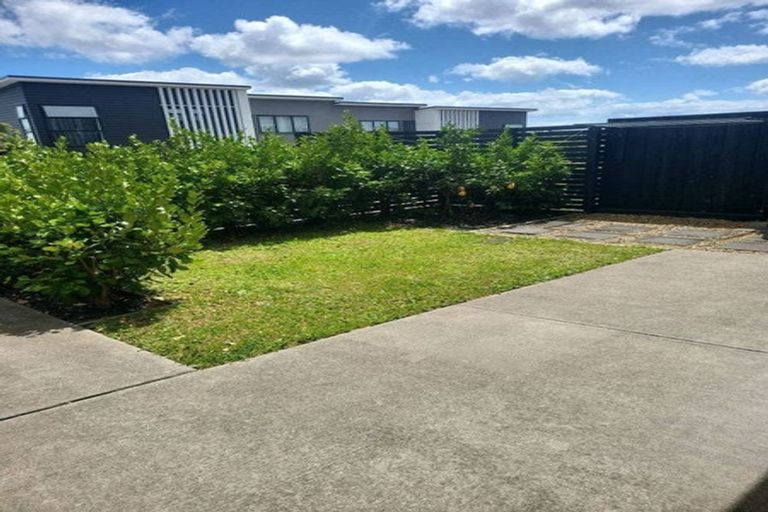 Photo of property in 14 Raranga Lane, Hobsonville, Auckland, 0616