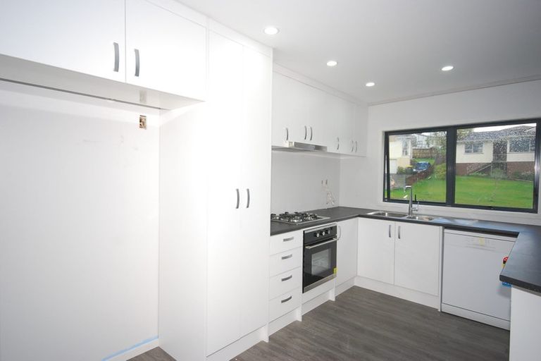 Photo of property in 52 Rosewarne Crescent, Glendene, Auckland, 0602