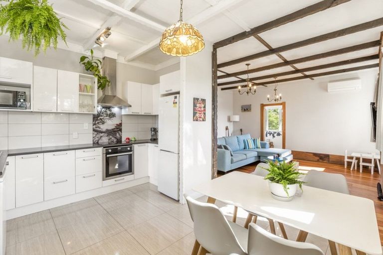 Photo of property in 2/22 Clayburn Road, Glen Eden, Auckland, 0602